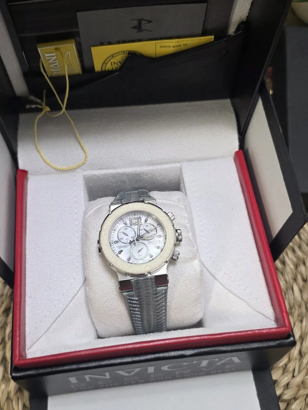 Invicta Reserve Ocean Reef 10724 Swiss Made Chronograph 200M NWT Box Papers Serv